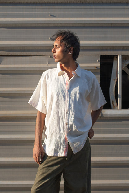 The live-in shirt: White/red