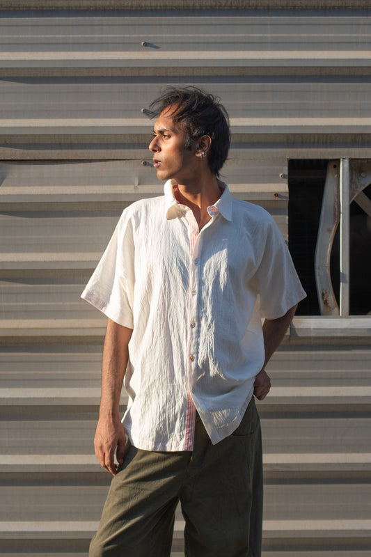 The live-in shirt: White/red